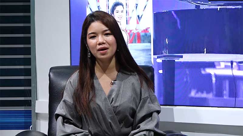 ဂ်ပ္ဆင္ထိပ္ကလရိပ္ျပာသီခ်င္းကို ဒီဗြီဘီ စတီဒီယိုမွာ သီဆိုျပခဲ့တဲ့ မယ္လိုဒီေခါင္ (႐ုပ္သံ)
