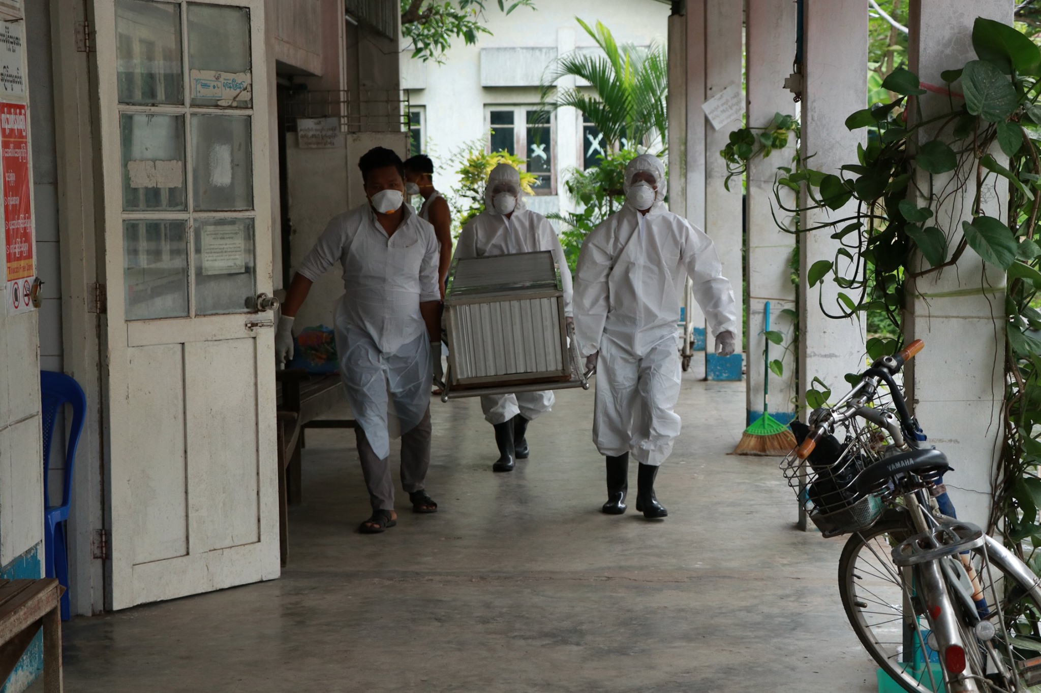 H1N1 ေရာဂါ သံသယျဖင့္ ကြယ္လြန္သူ ၂ ဦးအား နာကူအသင္းက ေရေဝးပုိ႔ေဆာင္