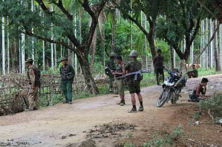 တပ္မေတာ္ႏွင့္ ေအေအတို႔ တေန႔တည္း ၄ ၿမိဳ႕နယ္တြင္ တိုက္ပြဲျဖစ္၊ ႏွစ္ဖက္အက်အဆုံးရွိ