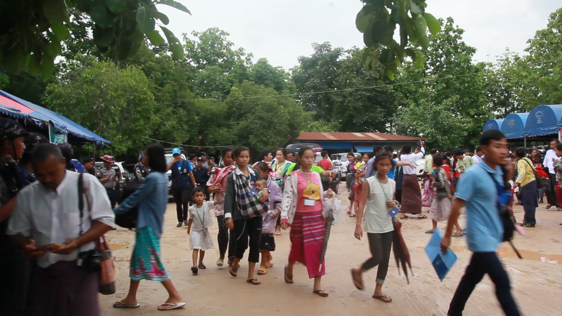 ထုိင္းနယ္စပ္ေန ဒုကၡသည္ ၃၀၀ ေက်ာ္ ေနရပ္ျပန္
