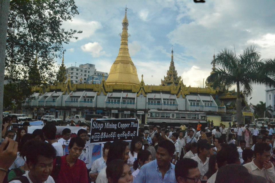 လက္ပန္းေတာင္းေတာင္ ေၾကးနီစီမံကိန္းရပ္တန့္ေရး ရန္ကုန္ျမို့တြင္ ဆနၵျပ
