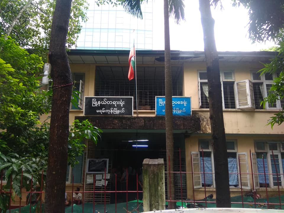 တပ္တြင္းပုန္ကန္မႈျဖစ္ႏိုင္သျဖင့္ ေဒါင္းတို႔မ်ဳိးဆက္သံခ်ပ္အဖြဲ႔ကို တရားစြဲဟုတပ္မေတာ္အရာရွိ ထြက္ဆို 