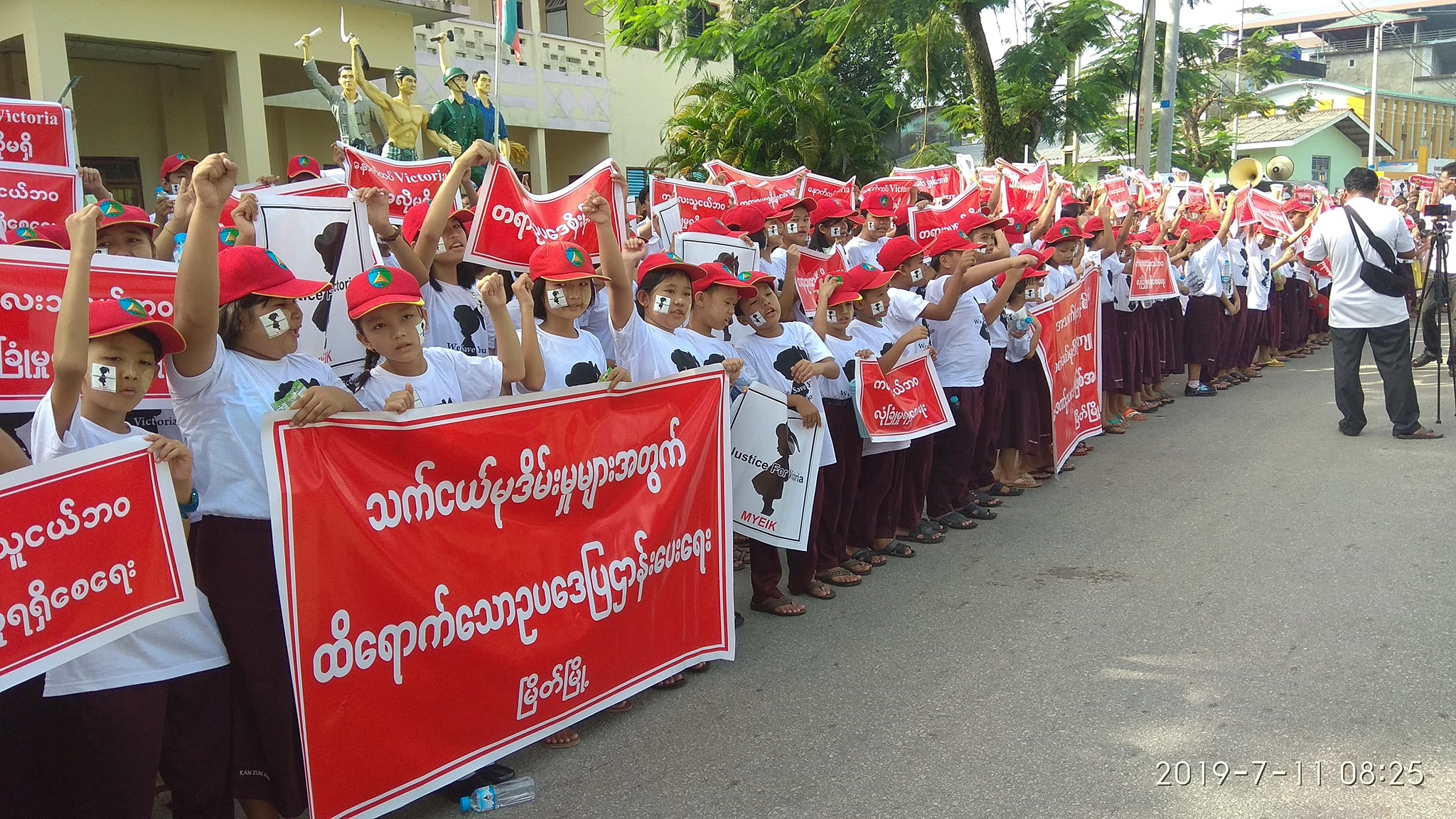 သက္ငယ္မုဒိမ္းမႈ ေသဒဏ္ေပးေရး ၿမိတ္ၿမဳိ႕တြင္ ဆႏၵျပေတာင္းဆုိ
