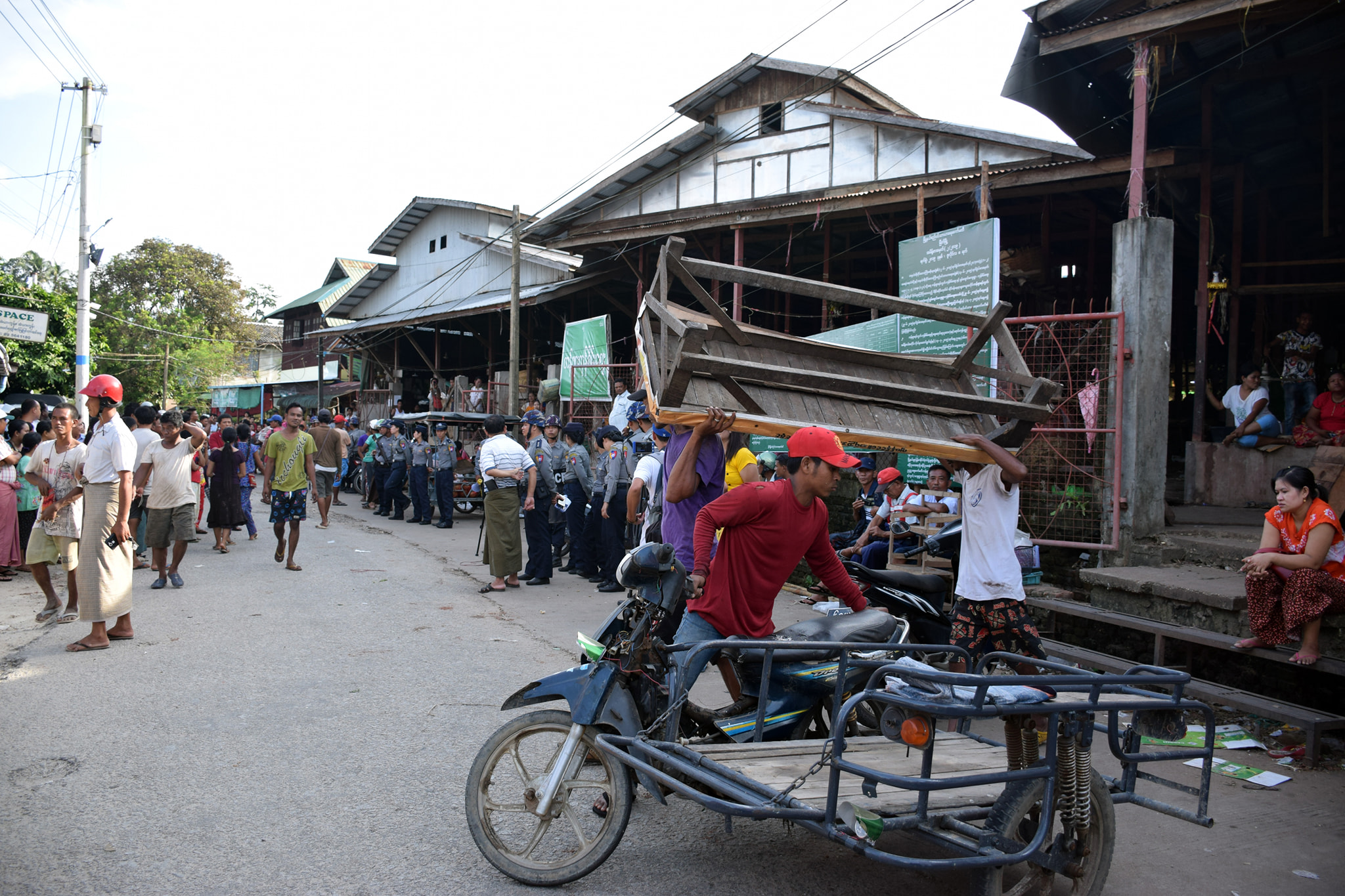 ၿမိတ္ၿမိဳ႕ ကန္ဖ်ားကုန္စိမ္းေစ်း အၿပီးသတ္ေျပာင္းေရႊ႕