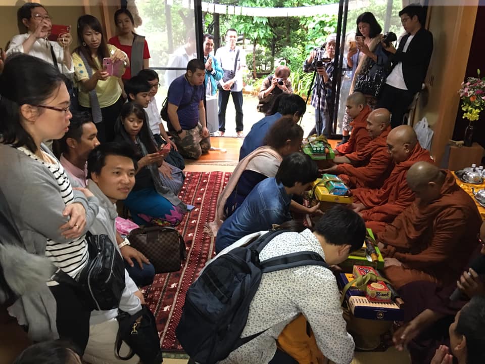 တိုက်ိုၿမိဳ႕တြင္ စုေပါင္းဝါဆိုသကၤန္း ဆက္ကပ္လႉဒါန္း