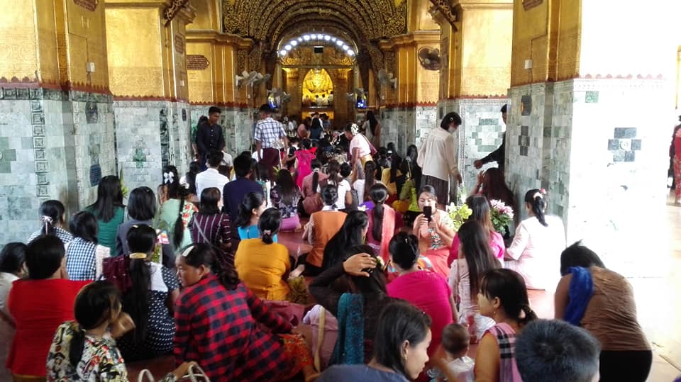 ဝါဆိုလျပည့္ေန႔ မဟာျမတ္မုနိ ဘုရားႀကီးတြင္ ဘုရားဖူးလာသူမ်ား ျပည့္ႏွက္ေန (ဓာတ္ပံု)