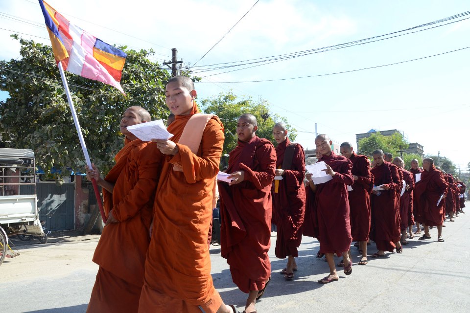 တံုေက်း႐ြာတြင္ ဆနၵျပ၊ အၾကမ္းဖက္သူမ်ားကုိ ေဖာ္ထုတ္အေရးယူရန္ ေတာင္းဆို