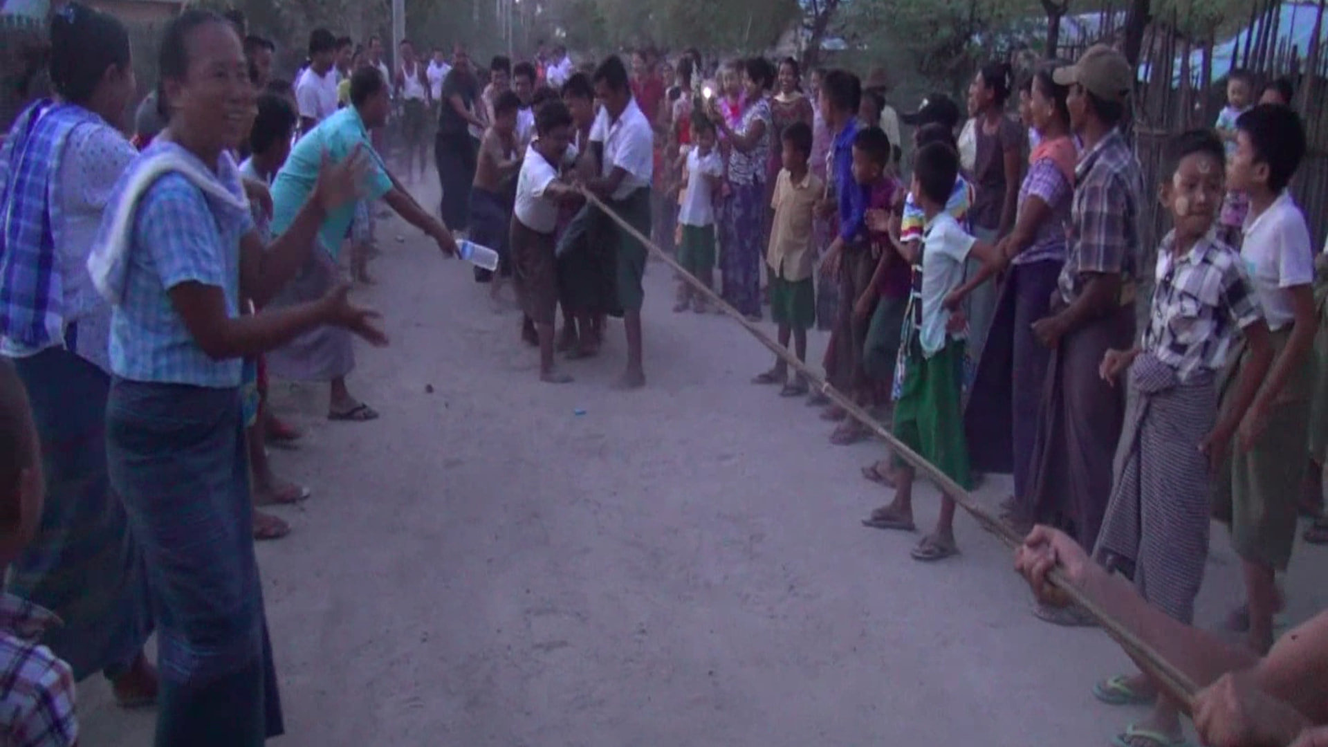 ၿမိဳင္ၿမိဳ႕နယ္ မိုးေခါင္သျဖင့္ လြန္ဆြဲပြဲ ျပဳလုပ္