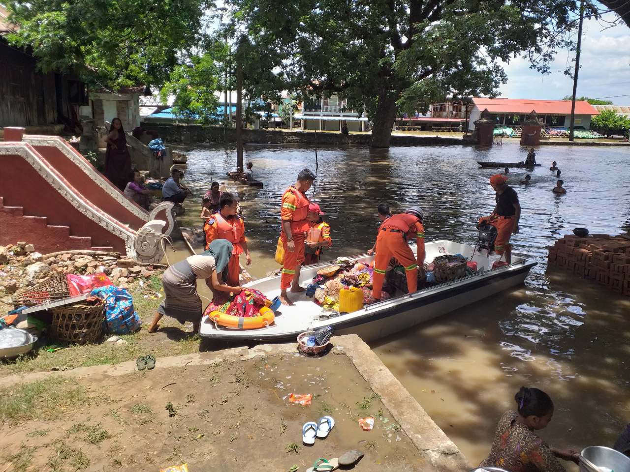 စစ္ကိုင္းႏွင့္ မႏၲေလးတြင္ ေရႀကီး၊ လူ ၂၀,၀၀၀ ခန္႔ ေရေဘးေရွာင္ေနရ
