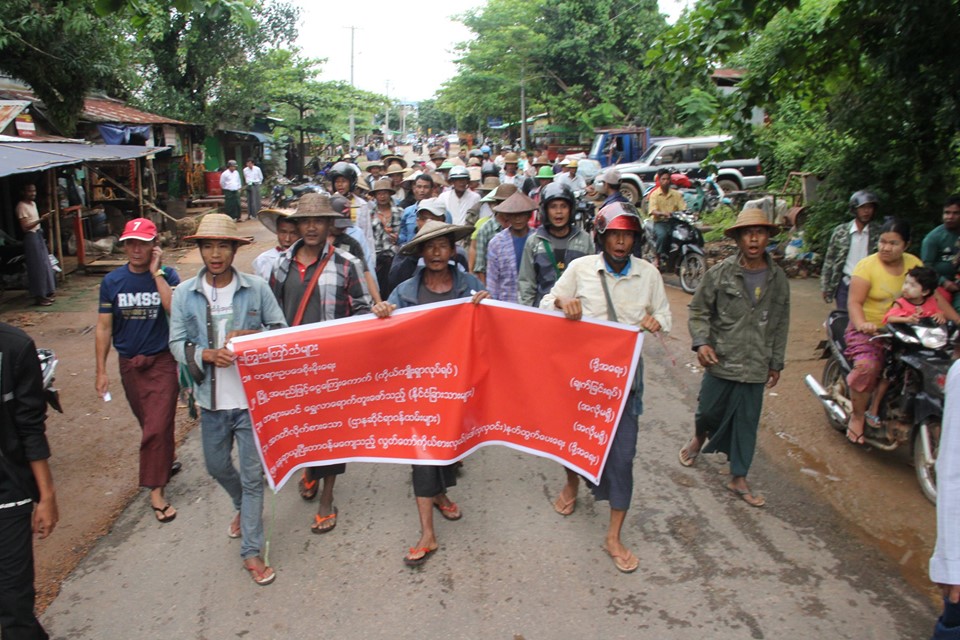 ေရႊက်င္ လႊတ္ေတာ္ကိုယ္စားလွယ္ ႏုတ္ထြက္ေပးရန္ ဆႏၵျပ