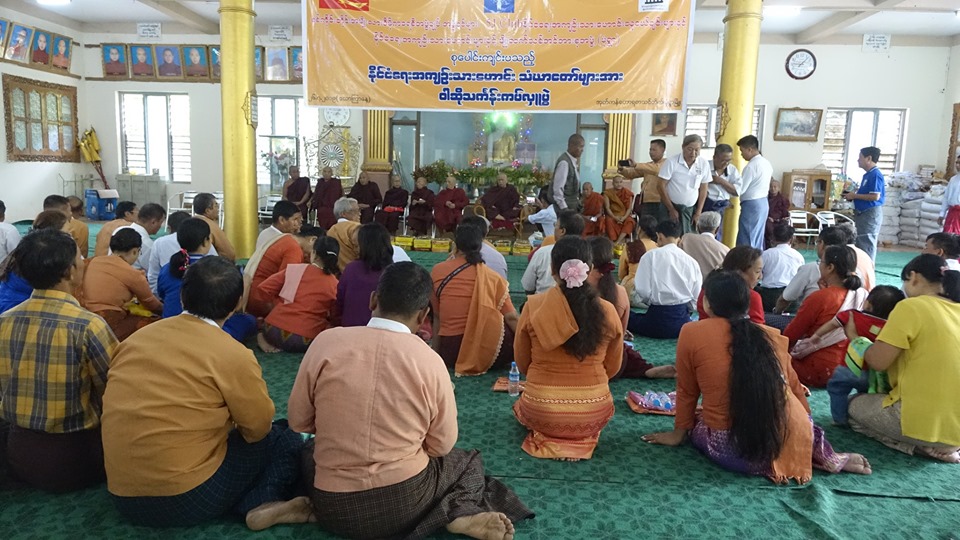 စစ္ကိိုင္းတိုင္းရွိ ႏုိင္ငံေရးအက်ဥ္းသားေဟာင္း သံဃာေတာ္မ်ားကို ဝါဆိုသကၤန္းကပ္လႉ  