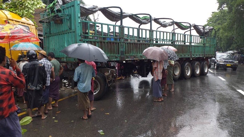 ျဖဴးၿမိဳ႕နယ္၌ တြဲကားတစီးက လမ္းေဘးဆီဆိုင္ကို ၀င္တိုက္သျဖင့္ လူ ၁ ဦးေသ၊ ၂ ဦးဒဏ္ရာရ