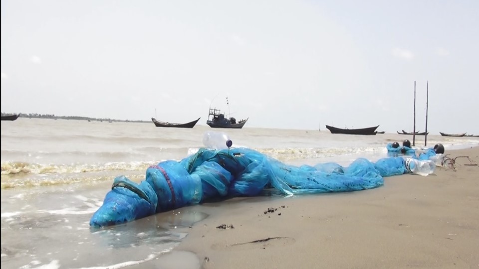 ဟိုင္းႀကီးကြၽန္းအနီး ကုန္တင္သေဘၤာ တိမ္းေမွာက္နစ္ျမဳပ္ၿပီး သေဘၤာသား ၁၀ ဦးေပ်ာက္ဆံုးေန