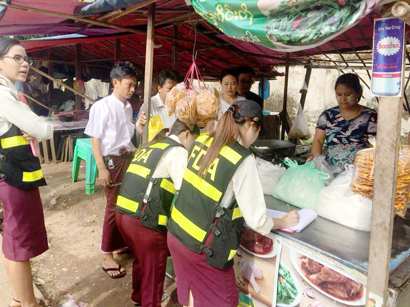 ရန္ကုန္တြင္ မုန္႔ဖတ္မ်ား ေဖာ္မလင္သုံးစြဲမႈ ရာႏႈန္းျပည့္နီးပါး မေတြ႔ရေတာ့ဟု FDA ေျပာ