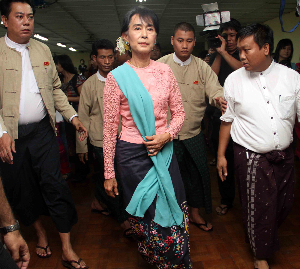 စံုစမ္းစစ္ေဆးေရးေကာ္မ႐ွင္ လက္ပန္းေတာင္းအေရး သတင္းစာ႐ွင္းလင္းပြဲ ျပုလုပ္