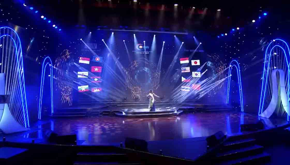 အဆိုေတာ္အိမ့္ခ်စ္ အာဆီယံသီခ်င္းဆိုၿပိဳင္ပြဲတြင္ တတိယဆုရ (႐ုပ္သံ)
