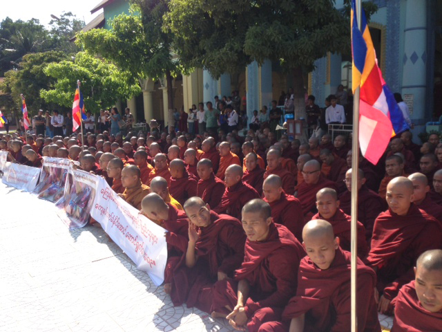 ေၾကးနီစီမံကိန္းသပိတ္ အၾကမ္းဖက္ျဖိုခြင္းမႈ ျပည္ေထာင္စုအစိုးရ ေတာင္းပန္ရန္ ေတာင္းဆို
