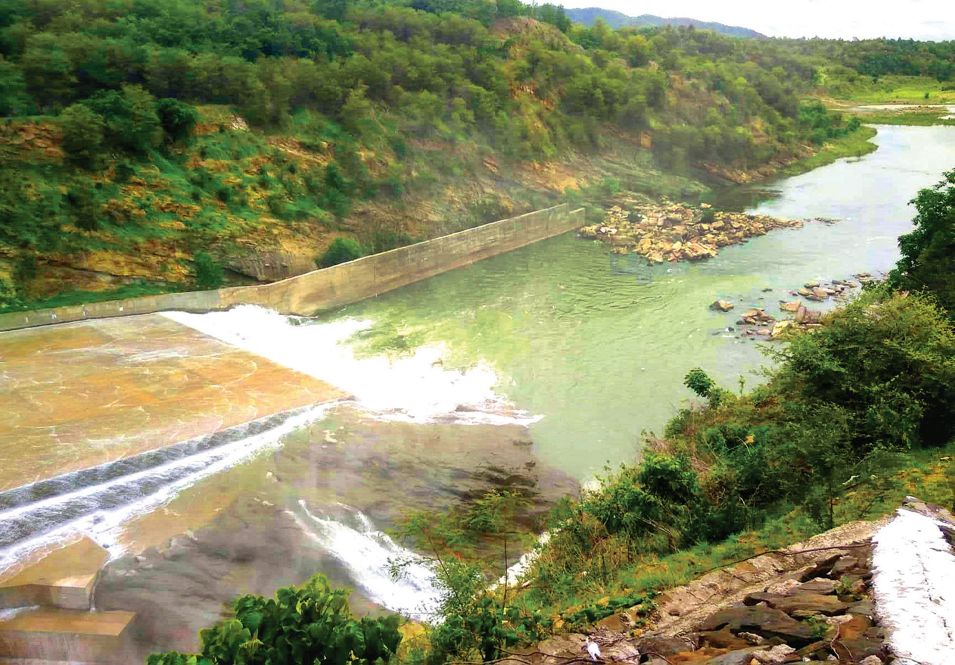 ေရေလွာင္တမံ ၁၂ ခု ေရျပည့္မွတ္ထက္ ေက်ာ္လြန္ေန 