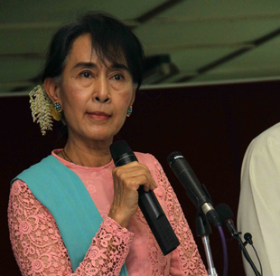 သတင္းေရးရာတြင္ မွ်မွ်တတ ေရးသားေဖာ္ျပရန္ ေဒၚေအာင္ဆန္းစုၾကည္ ေျပာၾကား