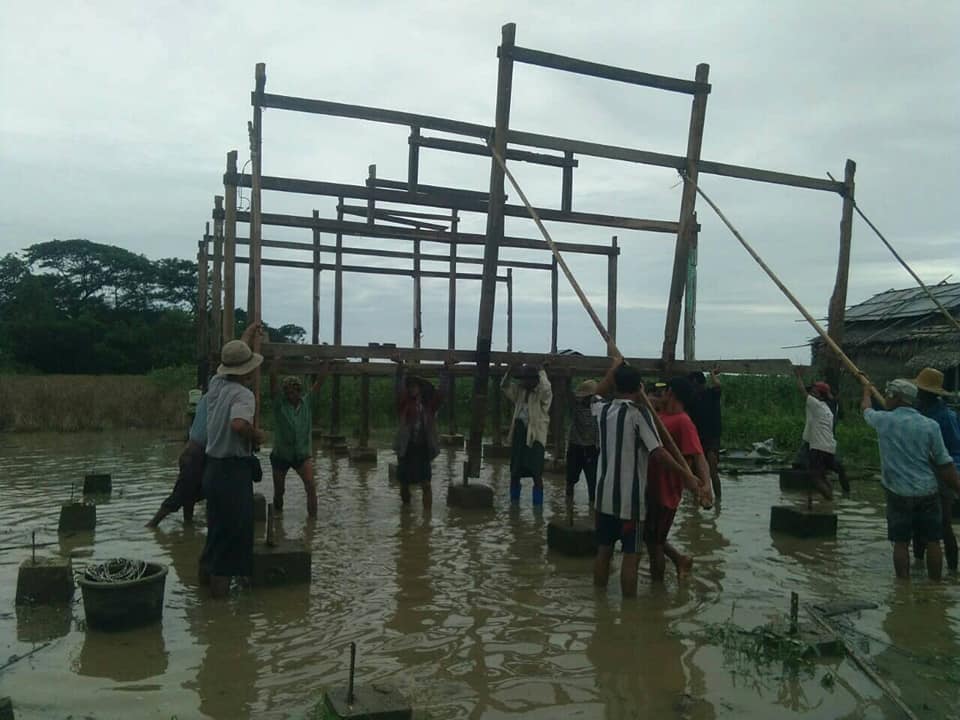 အဖျောက်တွင် ကမ်းပါပြိုကျ၍ လူနေအိမ်များ အရေးပေါ်ပြောင်းရွှေ့