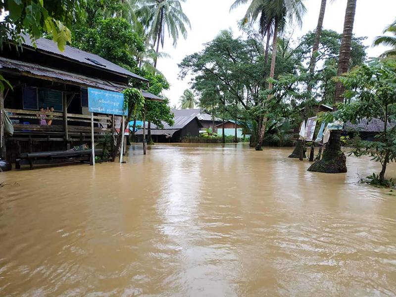 ငပုတောတွင် နေအိမ် ၁၆၀ ကျော် ရေနစ်မြုပ်၊ တံတားတစင်း ကျိုးကျပျက်စီး