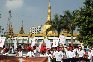 ဖမ္းထားသူမ်ား လြွႊတ္ေပးရန္နွင့္ လက္ပန္းေတာင္းျဖိုခြင္းမႈ တရားမွ်တစြာ ေျဖ႐ွင္းရန္ ဆနၵျပ