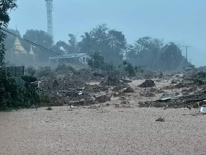 ပေါင်မြို့နယ် တောင်ပြိုကျ၍ လူ ၃၀ ကျော် ဒဏ်ရာရ၊ သံလွင်တံတား ယာယီပိတ်ထားရ