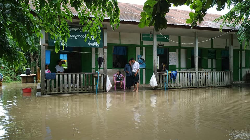 မိုးညှင်းမြို့တွင် ရေကြီးရေလျှံ၍ စာသင်ကျောင်းအချို့ ယာယီပိတ်ထား