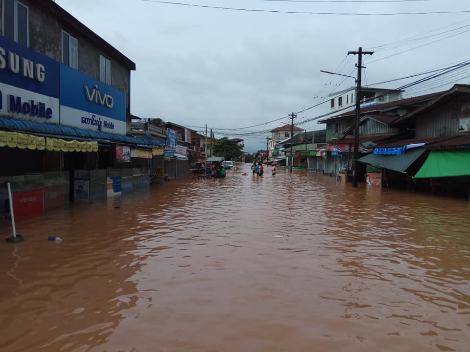 ရေးမြို့ မြစ်ရေကြီးမှုကြောင့် နေအိမ်အများအပြား နစ်မြုပ်၊ အကူညီလိုအပ်နေ