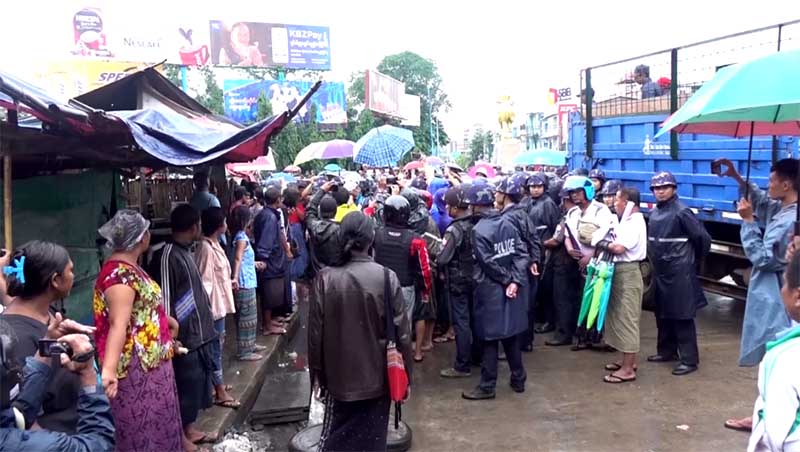 ပြည်မြို့လယ်ခေါင် ညဈေးတန်းဆိုင်ခန်းများ ဖယ်ရှားခိုင်းမှု ပဋိပက္ခဖြစ်