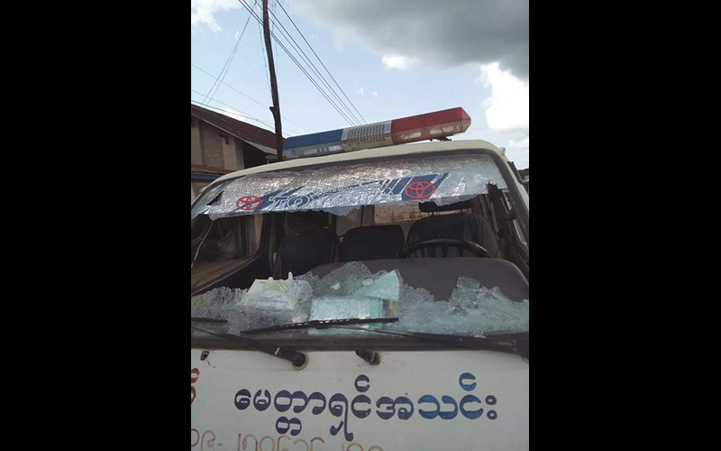 ကွတ်ခိုင်တွင် တိုက်ပွဲဖြစ်၊ ဒဏ်ရာရသူများအား သွားသယ်သည့် လူမှုကူညီရေးကား ပစ်ခတ်ခံရ