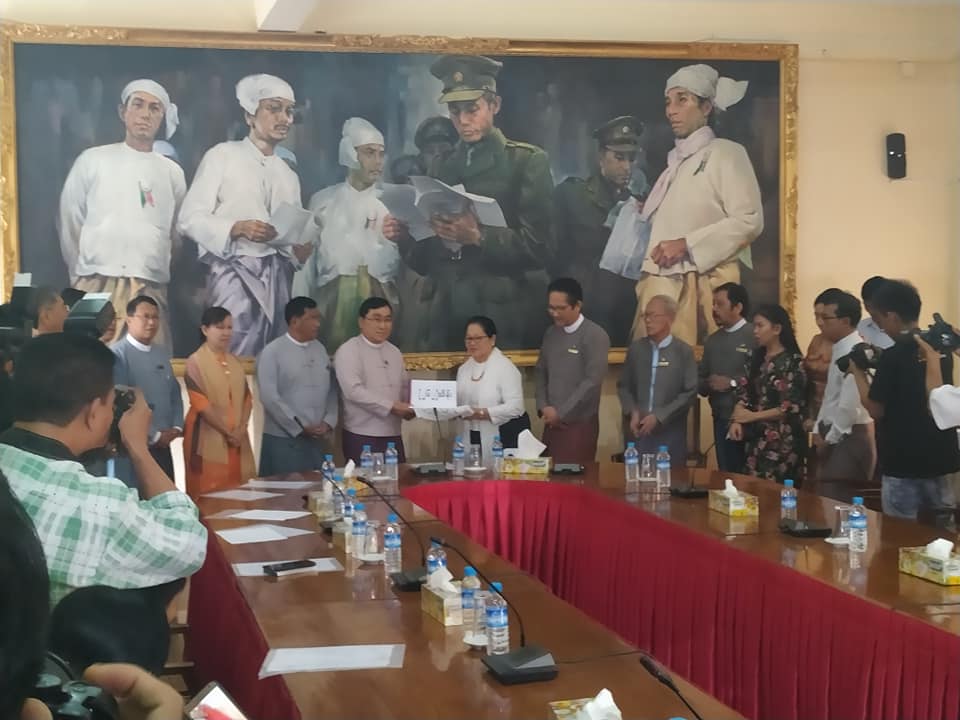 ရေဘေးသင့်ပြည်သူများအတွက် ရုပ်ရှင်အစည်းအရုံးက သိန်း ၂၆၀ ကျော် လှူဒါန်း