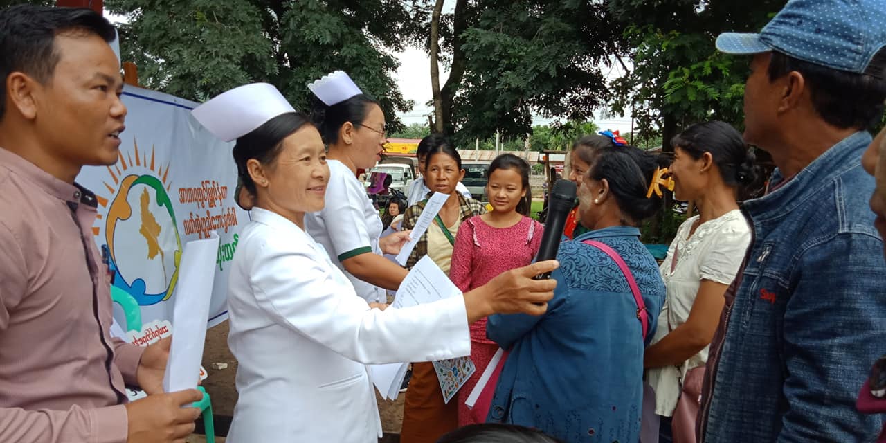  ဒီးမော့ဆိုစျေးတွင်  အာဟာရဖွံ့ဖြိုးရေး လူထုအသိပညာပေး လှုပ်ရှားမှုပြုလုပ် (ဓာတ်ပုံ)