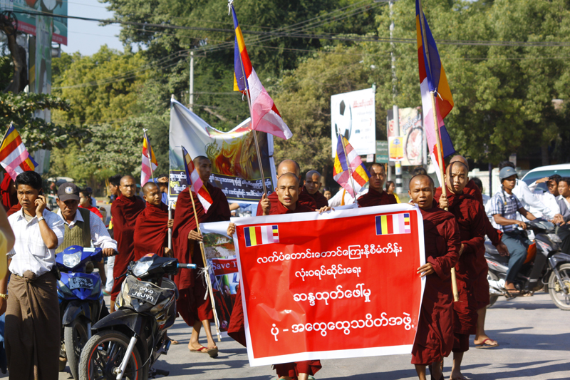 မံု႐ြာသံဃာေတာ္ေတြ ျမုိ ့တြင္းလွည့္လည္ ဆနၵျပ