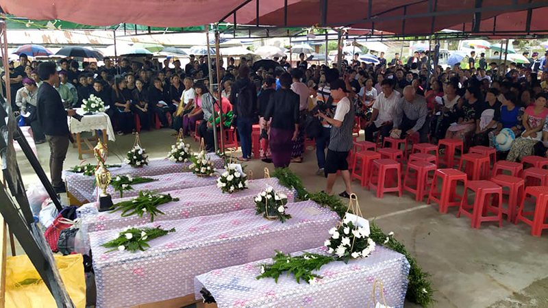 လက်နက်ကြီး ကျရောက်မှုကြောင့် သေဆုံးခဲ့ရသည့် ရွာသား ၅ ဦး၏ ဈာပန ကျင်းပ