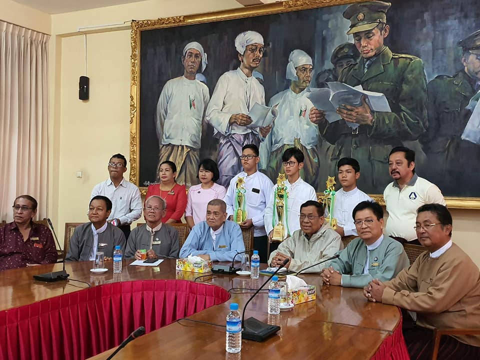 ရုပ်ရှင်အစည်းအရုံးဝင်မိသားစု၏ ထူးချွန်ကလေးငယ်များကို ဂုဏ်ပြုဆုချီးမြှင့် 