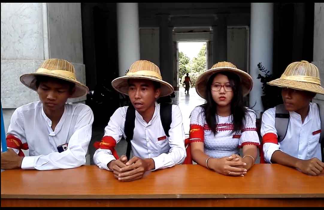 တောင်းဆိုချက်များအား ပညာရေးဝန်ကြီးဌာန အမြန်ဖြေရှင်းပေးရန် သပိတ်မှောက်ကျောင်းသားများ ပြော