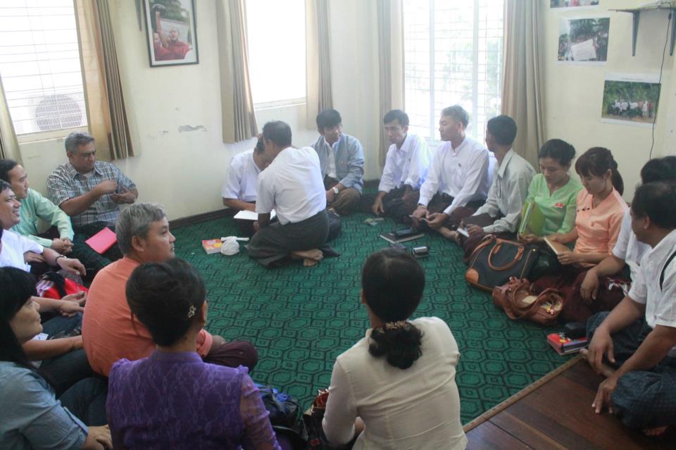ေက်ာင္းသားတပ္မေတာ္၊ လူ့ေဘာင္သစ္ပါတီနွင့္ ၈၈ မ်ိုးဆက္ေက်ာင္းသား အဖြဲ့တုိ့ ေတြ့ဆုံ (ဓာတ္ပံု)