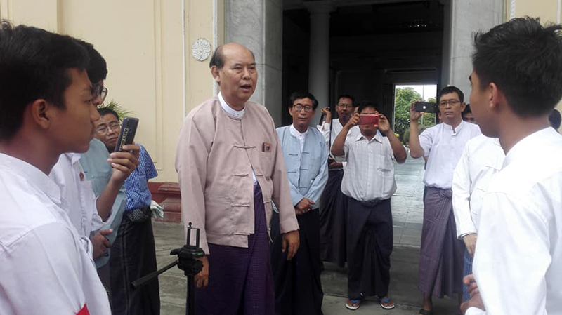 ပညာရေးဒုဝန်ကြီးနှင့် မန္တလေးတက္ကသိုလ် သပိတ်ဦးဆောင်ကော်မတီ တွေ့ဆုံ