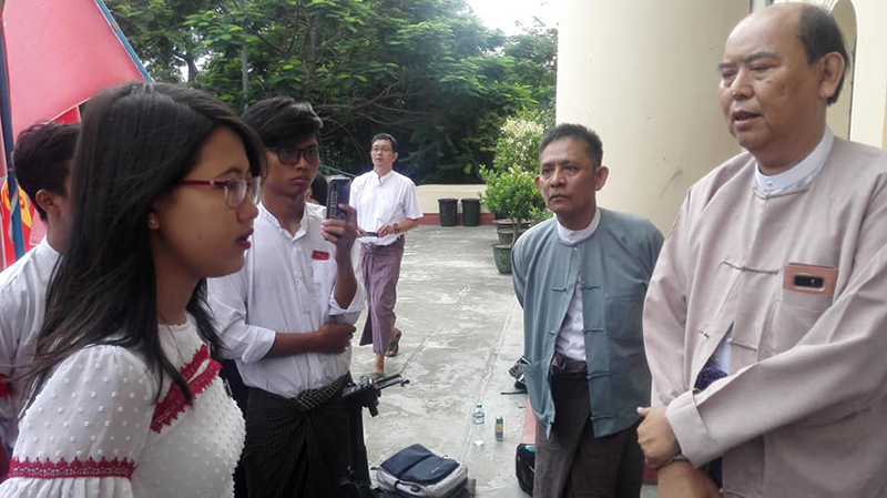 ပညာရေးဒုဝန်ကြီး ဦးဆောင်သည့် ကော်မတီနှင့် သပိတ်မှောက် ကျောင်းသားများ ပြေလည်မှုအချို့ရရှိ