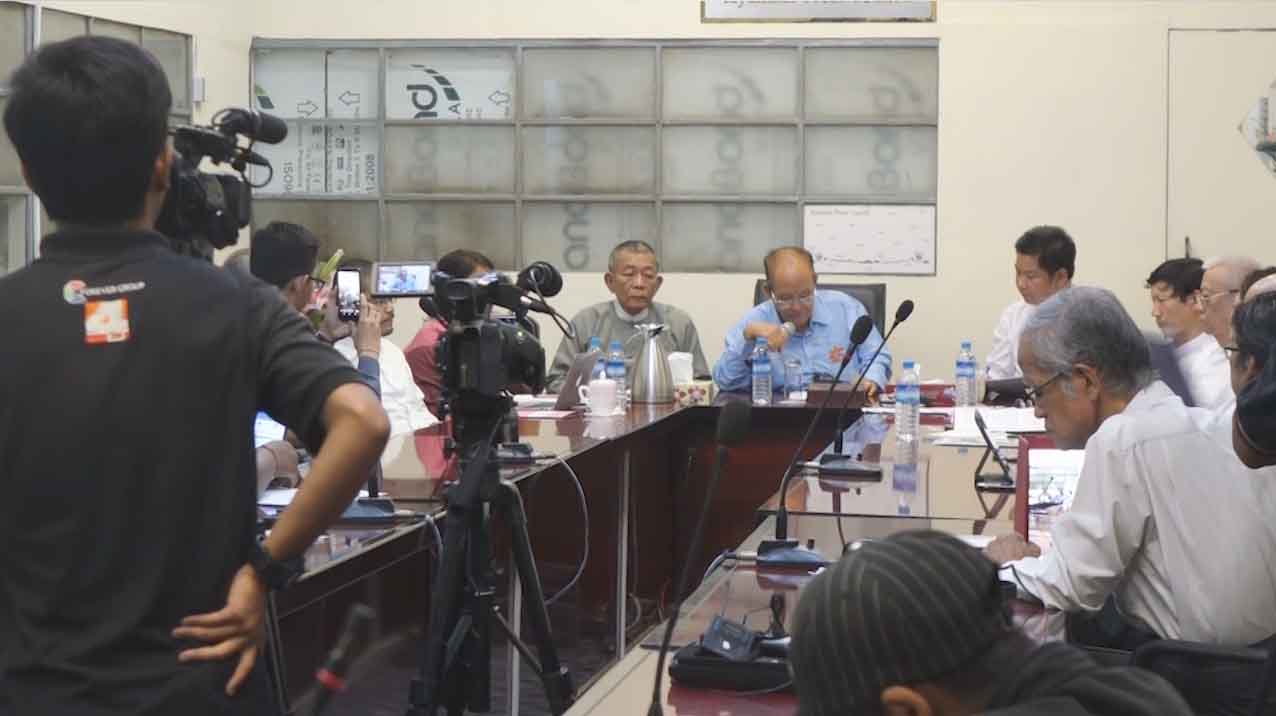အတုအယောင် သတင်းစာမျက်နှာများကို အရေးယူရန် အစိုးရနှင့်လွှတ်တော်တွင် တာဝန်ရှိဟုဆို