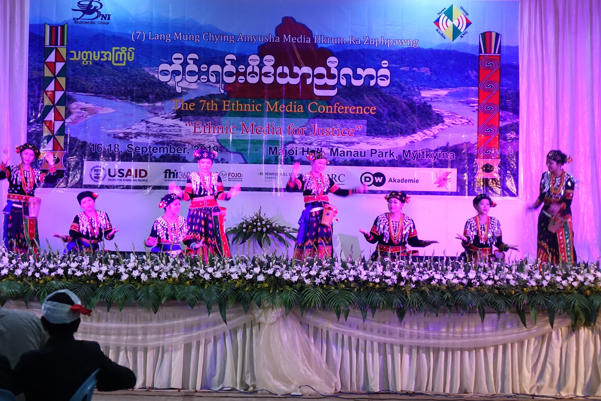 မြစ်ကြီးနားတွင်ကျင်းပသည့် တိုင်းရင်းမီဒီယာညီလာခံကြိုဆိုပွဲ  (ဓာတ်ပုံ) 