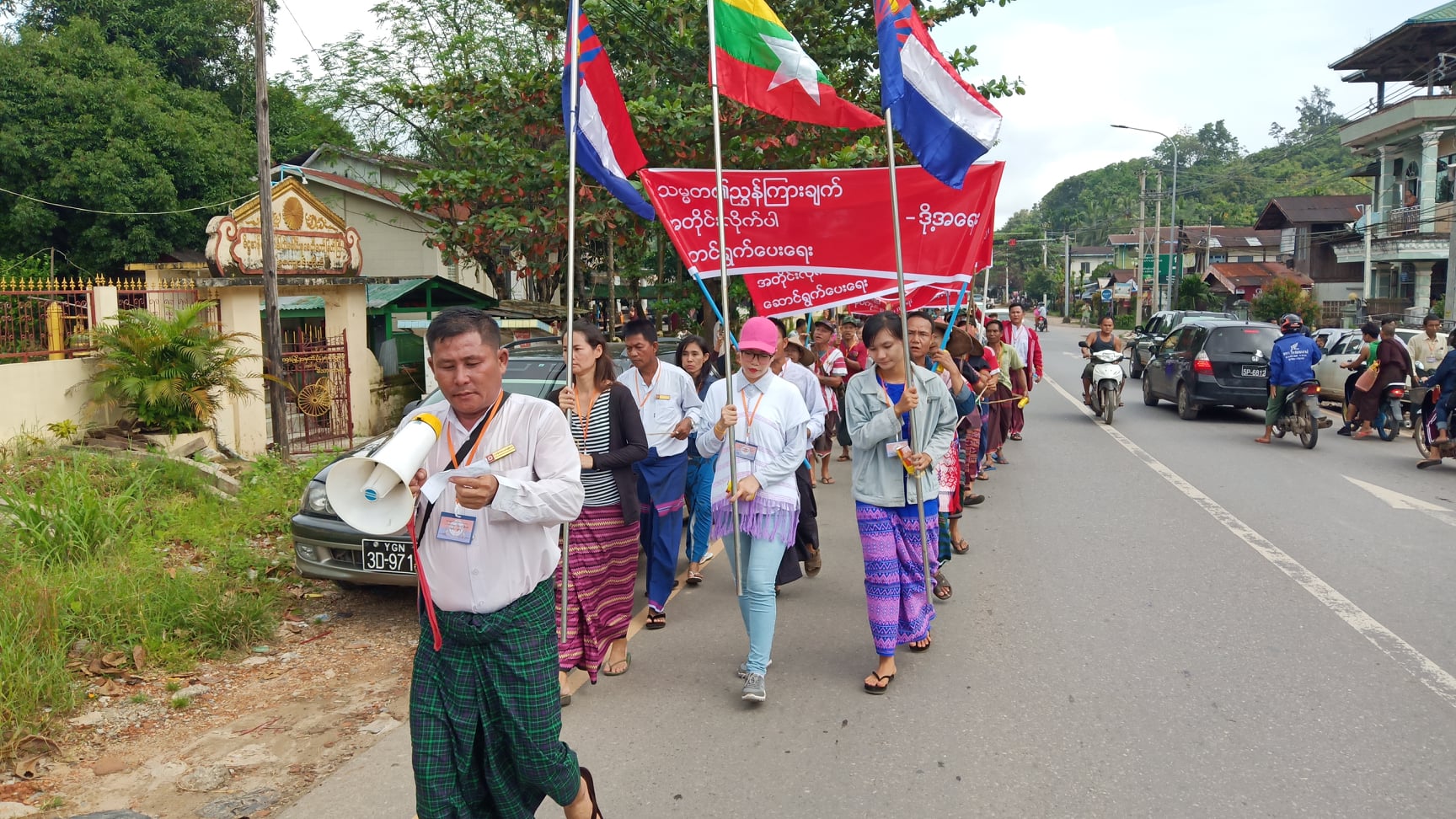 ဘားအံမြို့တွင် သိမ်းဆည်းခံလယ်သမားများ ဆန္ဒပြ