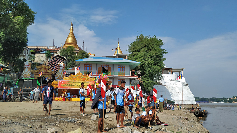 ရွှေကြက်ကျဘုရားပွဲတော် လှေပြိုင်ပွဲ လောင်းလှေရှားပါးလာ၍ စက်တပ်လှေများဖြင့် ငှားရမ်းကျင်းပ