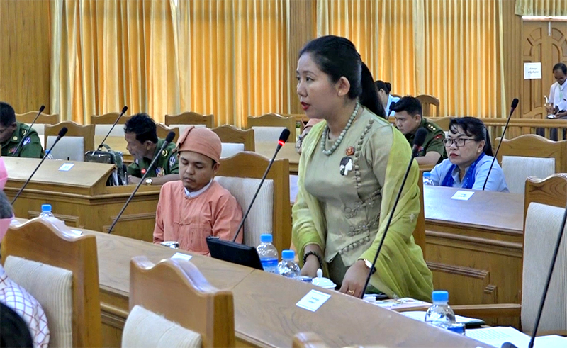 ကျောင်းမလာဘဲ လစာထုတ်စားသည့်ကိစ္စ ပညာရေးဝန်ထမ်း သုံးဦးကို စုံစမ်းစစ်ဆေးမည်