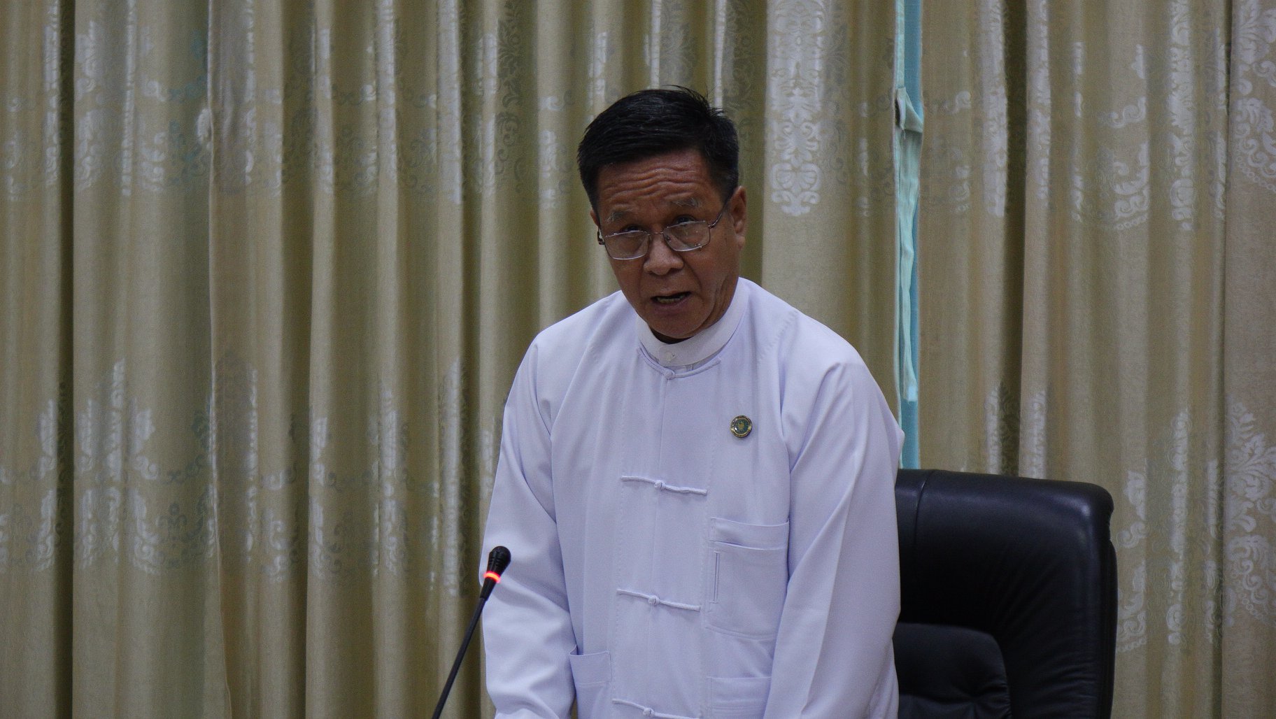 ပြည်တွင်းဆန်လက်ကျန်များနိုင်သဖြင့် အထူးအစီအစဉ်အဖြစ် စပါးတင်ပို့ရန် ဆွေးနွေးနေ