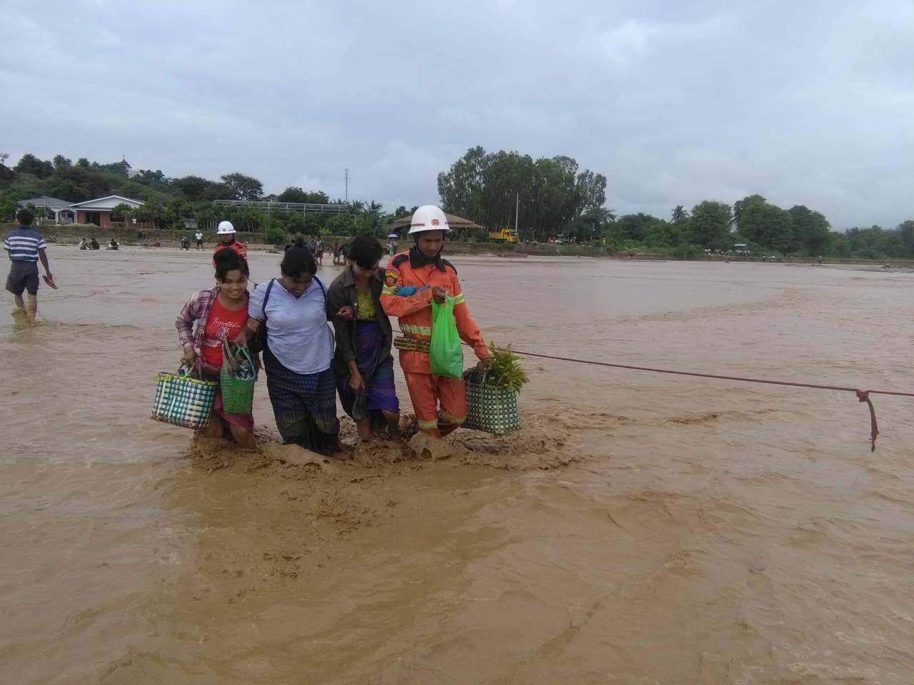 ညောင်ဦး စဉ့်ကူအုန်းမြားချောင်း ရေကြီး (ဓာတ်ပုံ)
