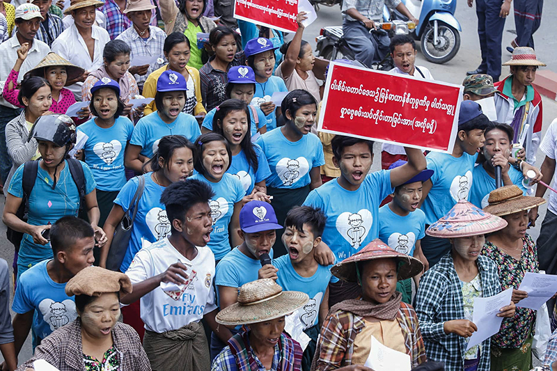 ဝါးစိမ်းတောင် စီမံကိန်းကို ကန့်ကွက်ဆန္ဒပြ  (ဓာတ်ပုံ) 