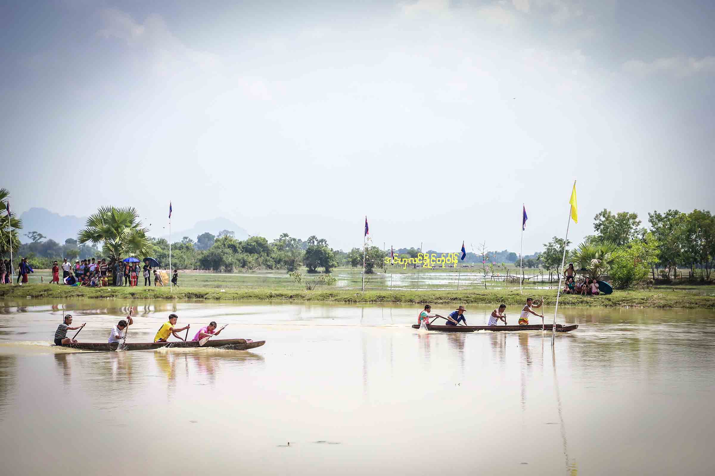 ကရင်ပြည်နယ် ခလယ်စံပြကျေးရွာက လှေပြိုင်ပွဲ (ဓာတ်ပုံ)