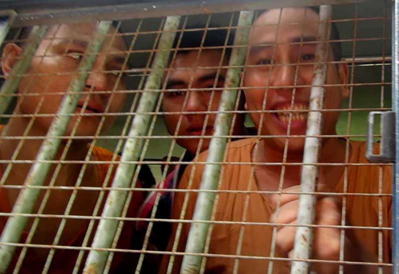 အကြမ်းဖက်မှုဖြင့် တရားစွဲခံရသည့် ဆရာတော် ၂ ပါးကို သက်သေမခိုင်လုံသဖြင့် ပြန်လွှတ်ပေး